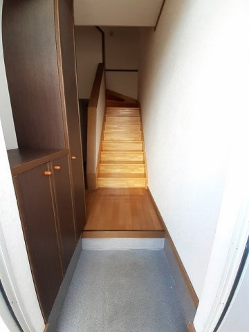 サンハイツの玄関|収納もある玄関です