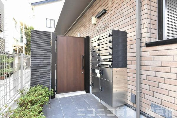 グランクオール池袋本町のエントランス