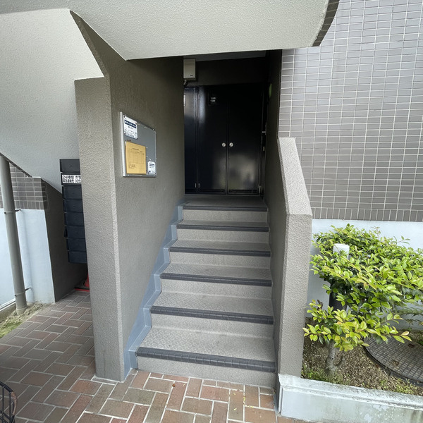 ファミール元桜田のエントランス