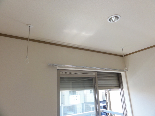 アイビーハウスの設備|★室内物干しフック、防犯シャッター★