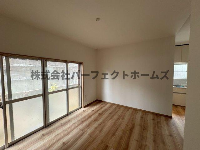 茄子作2丁目戸建　賃貸の居間・リビング|ゆったりとしたリビングです