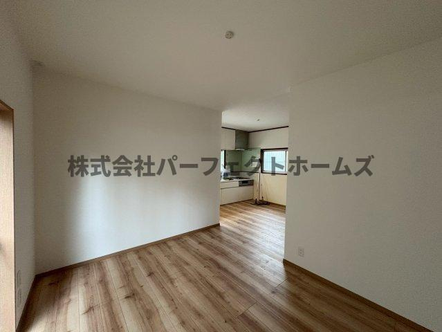 茄子作2丁目戸建　賃貸の居間・リビング|ゆったり過ごせるリビングです