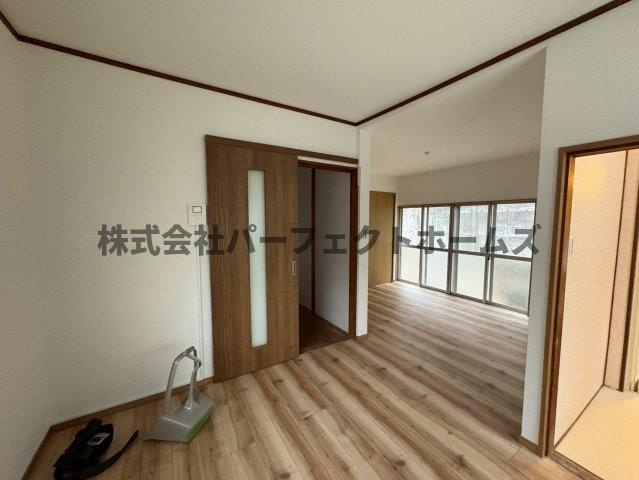 茄子作2丁目戸建　賃貸の居間・リビング|おしゃれな居間です