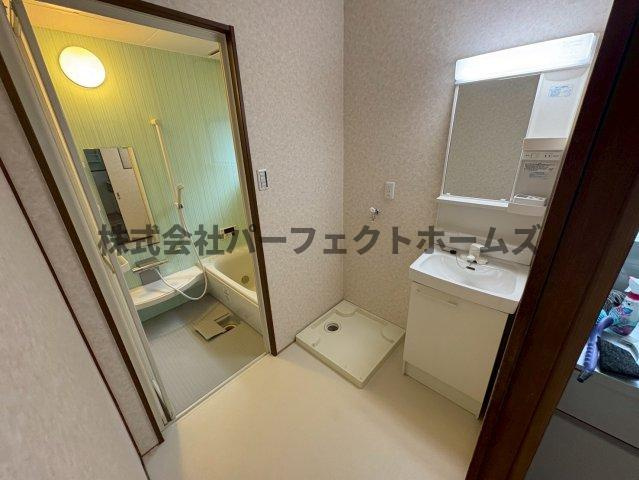 茄子作2丁目戸建　賃貸の洗面所|コンパクトで使いやすい洗面所