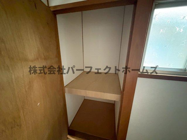 茄子作2丁目戸建　賃貸の収納|小物を収納するのに便利です