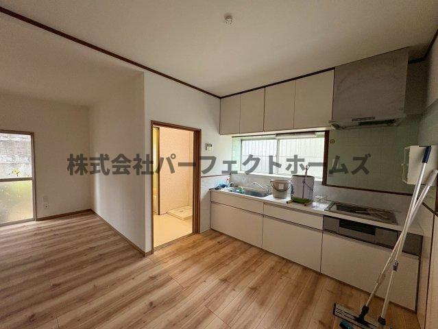 茄子作2丁目戸建　賃貸の居間・リビング|ゆったり過ごせる居間です