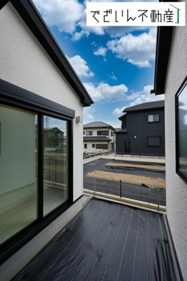 【外観】 | LIGNAGE東松山市石橋  【平屋】新築住宅 | ≪2号棟≫集いの場、憩いの場としての快適性を求めたやすらぎの空間ー洗練された住まいです。
現地(2025年9月撮影)
