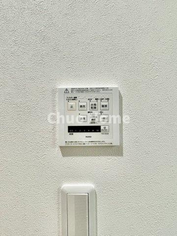 江戸川区南葛西6丁目新築分譲住宅の冷暖房・空調設備|【浴室乾燥機】暖房・冷風・換気・乾燥が可能です。毎日を快適に過ごせるうれしい機能が揃っています。雨の日の洗濯物も安心です。