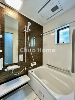 【浴室】 | 江戸川区南葛西6丁目新築分譲住宅 | 【バスルーム】暖房換気乾燥機付きシステムバスルーム。暖房・冷風・換気・乾燥など、毎日を快適に過ごせるうれしい機能が揃っています。雨の日の洗濯物も安心です。