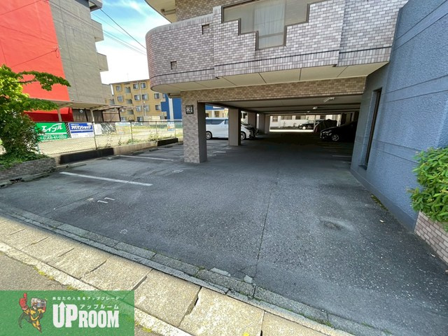 サンパーク伊藤の駐車場