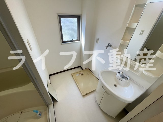 ベルメゾン伍の坪の洗面所|明るい洗面所です