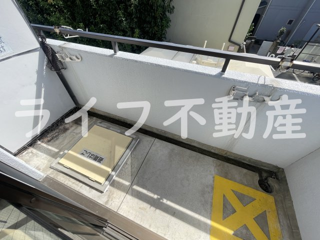 ベルメゾン伍の坪のバルコニー|外からの目が気にならないバルコニーで洗濯物が干せます