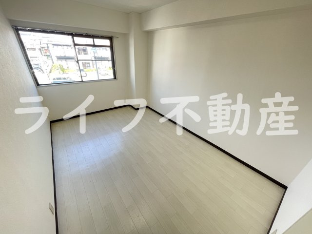 ベルメゾン伍の坪の洋室|個人の部屋や寝室として使える洋室です