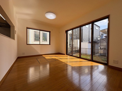 【居間・リビング】 | 藤沢市柄沢 中古戸建 全1棟