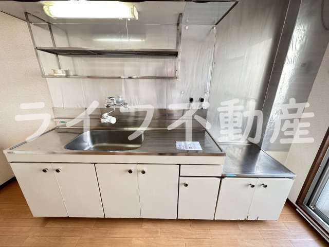 大谷ビルのキッチン|コンパクトなキッチンで掃除もラクラク