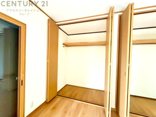 衣類やアクセサリー、小物類の収納が便利で整理整頓がしやすく、部屋の美観を保ちつつ、スペースを最大限に活用できます。衣服のしわやダメージを防ぎ、長持ちさせることができます。