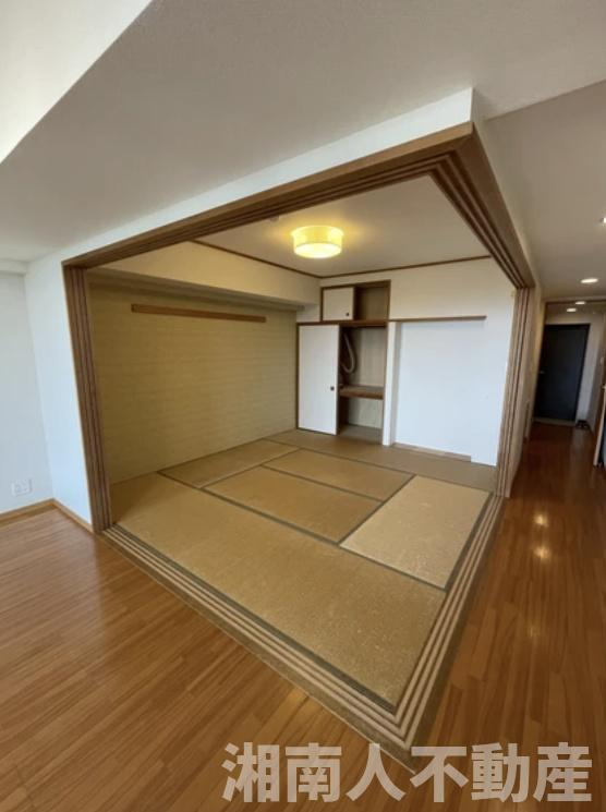 ファミール南葉山西海岸通りの居間・リビング|こちらの居間で趣味の時間をお楽しみください