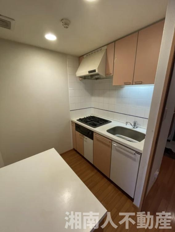 ファミール南葉山西海岸通りのキッチン|お料理しやすいキッチンです