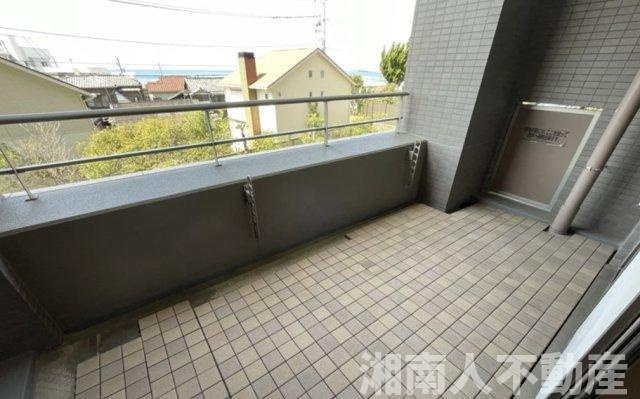 ファミール南葉山西海岸通りのバルコニー|暖かな日差しのふりそそぐバルコニー
