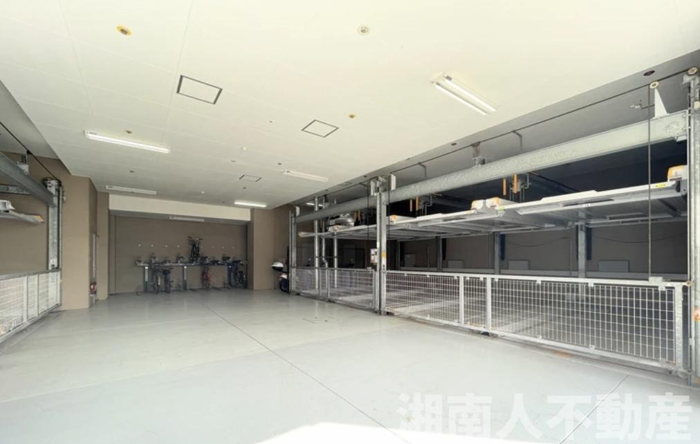 ファミール南葉山西海岸通りの駐車場|駐車場があるので、車を買う予定の方も安心です