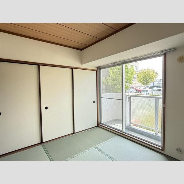 姫路市三左衛門堀西の町の賃貸マンションの和室