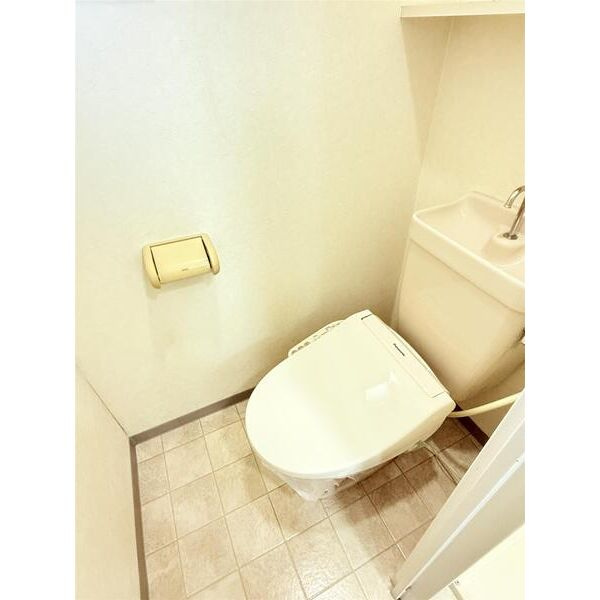 姫路市三左衛門堀西の町の賃貸マンションのトイレ
