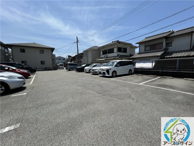 シャーメゾンアナナス（A）の駐車場