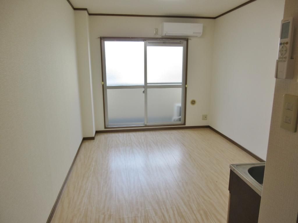 フローラルメゾン武田の居間・リビング