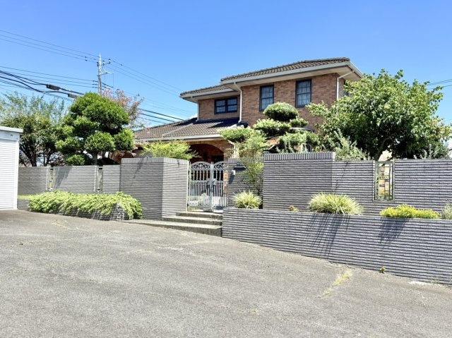 【中古戸建】伊勢崎市香林町2丁目の外観|■外観｜土日のご見学はもちろん、平日・夜間のご案内も大歓迎です♪「今から見たい」や「仕事終わりに見たい」にもご対応できますのでお気軽にお問い合わせください♪