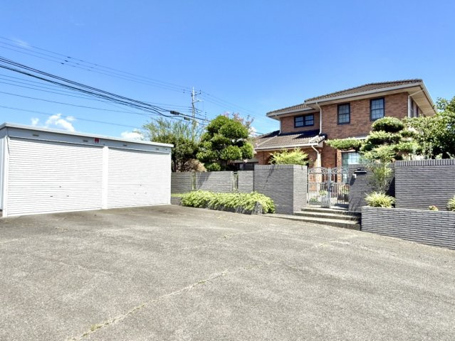 【中古戸建】伊勢崎市香林町2丁目の外観|■外観｜シャープなデザインが印象的な洗練された外観。格調高く、優雅さ漂う素敵な仕様です♪