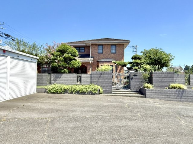 【中古戸建】伊勢崎市香林町2丁目の外観|■外観｜穏やかな風と陽光を導き、プライバシーを考慮した設計プランを採用しました！住居性を一段と心地よくします☆