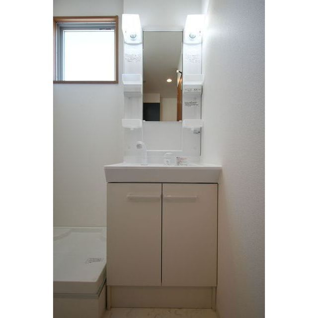 DAP大和田の洗面所|明るい洗面所です