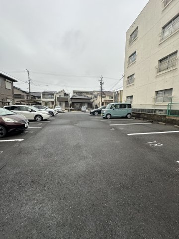 サンライズ美里の駐車場