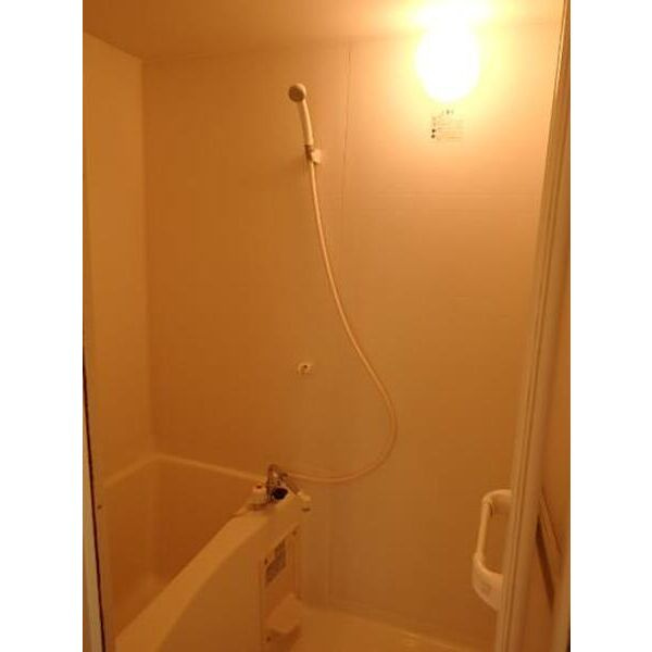 ヨーロピアンシャレー城南町の浴室|きれいなお風呂です♪