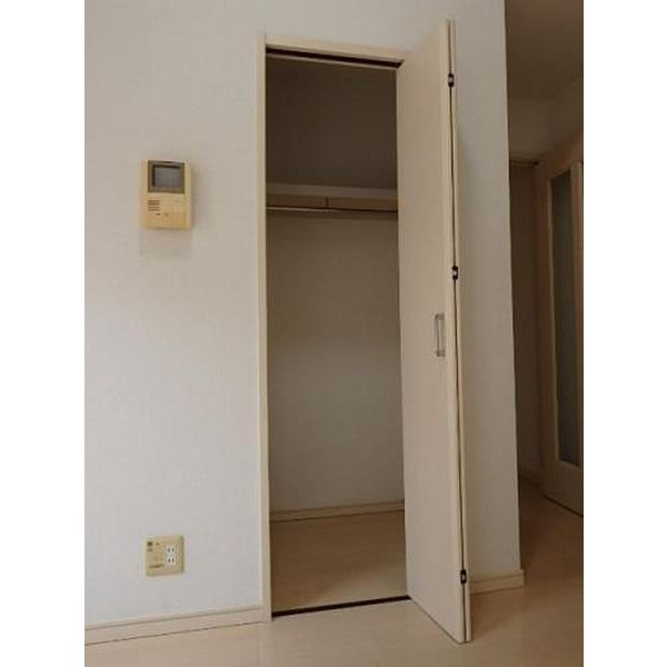 ヨーロピアンシャレー城南町の収納|収納スペース豊富です☆