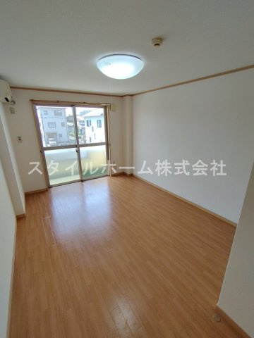 ライフパーク・アレイの居間・リビング|別部屋写真です。