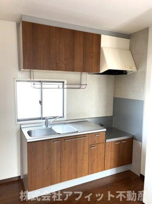 【キッチン】 | ミレニアムガーデン | 吊戸棚付き