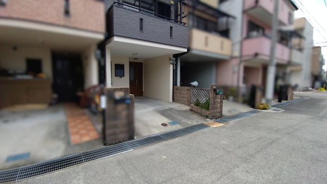 尼崎市食満　中古戸建の前面道路含む現地写真