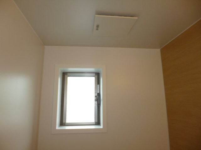 Al Sole Aの浴室|浴室窓・換気扇