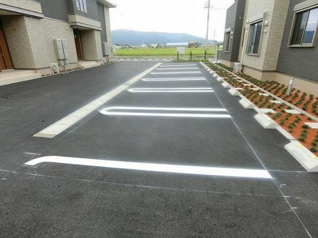 コートオリーブＢの駐車場