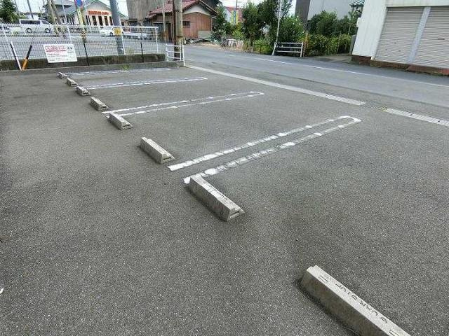 クロス　マウンテンの駐車場