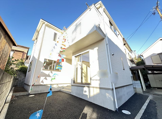 【外観】 | 新座市大和田5丁目　新築一戸建住宅　全1棟　(志木本店) | 販売現地／2025年12月11日撮影　
「志木」駅よりバス利用が可能なので通勤通学にも便利です。