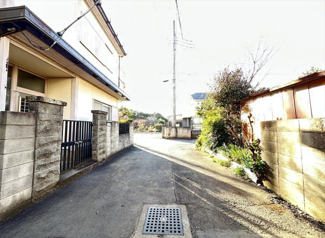 【前面道路含む現地写真】 | 新座市大和田5丁目　新築一戸建住宅　全1棟　(志木本店) | 前面道路の様子