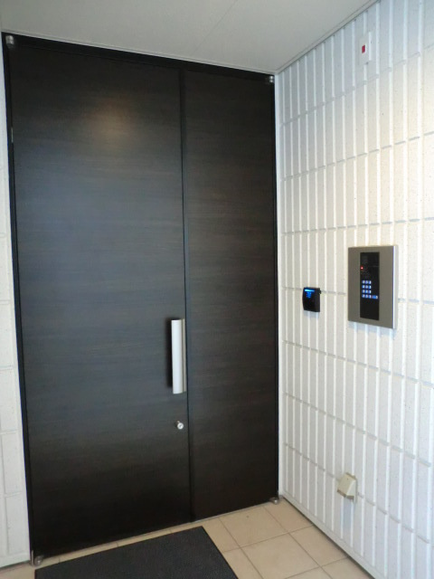 ａｚａｌｅａ三軒茶屋のエントランス|★オートロック付きエントランス★