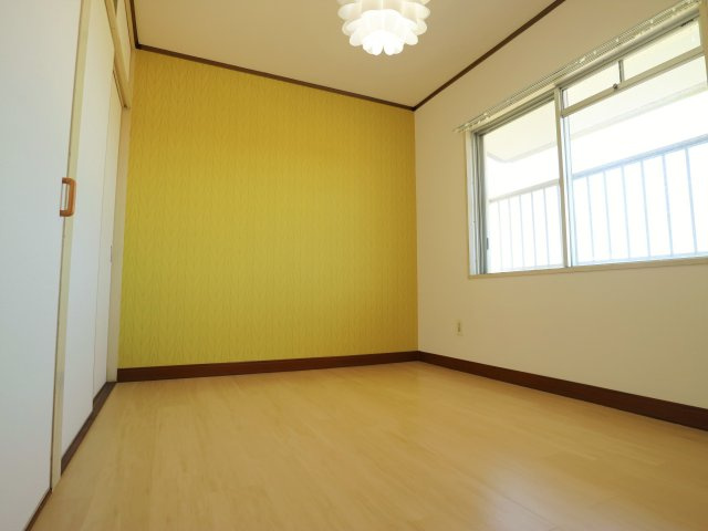 メゾン中島の洋室