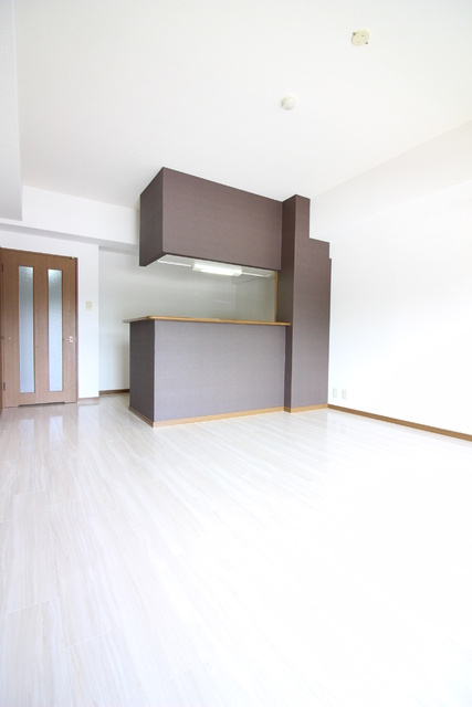 プレステージ百年公園前の居間・リビング|ゆったりとした居間です