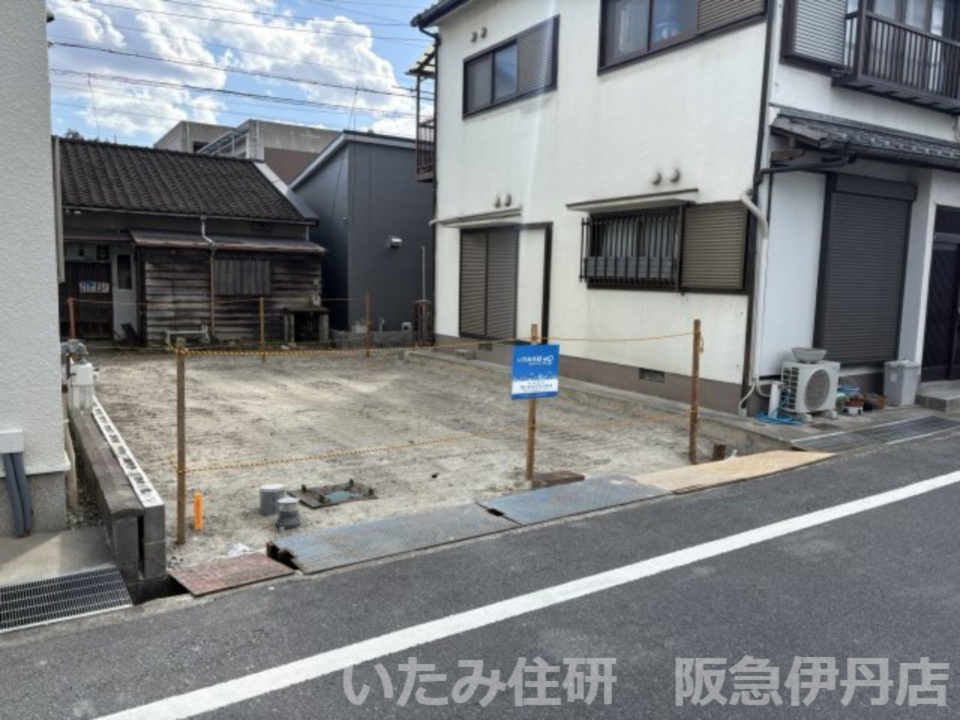 荒牧南3丁目の外観|物件を北東側から撮影。前面道路が6mとゆったりです！