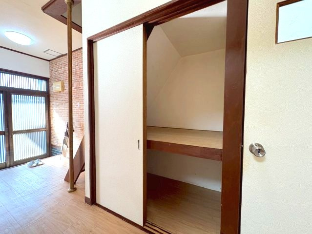 上原町貸家の収納