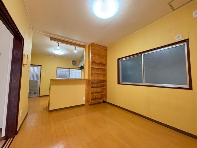 上原町貸家の居間・リビング