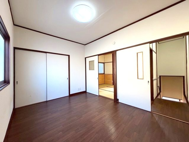 上原町貸家の洋室